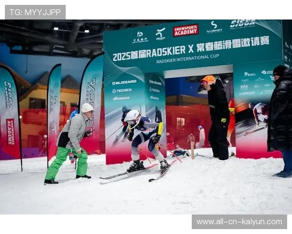 高山滑雪教练团队建立交流库分享训练资源，高山滑雪训练计划