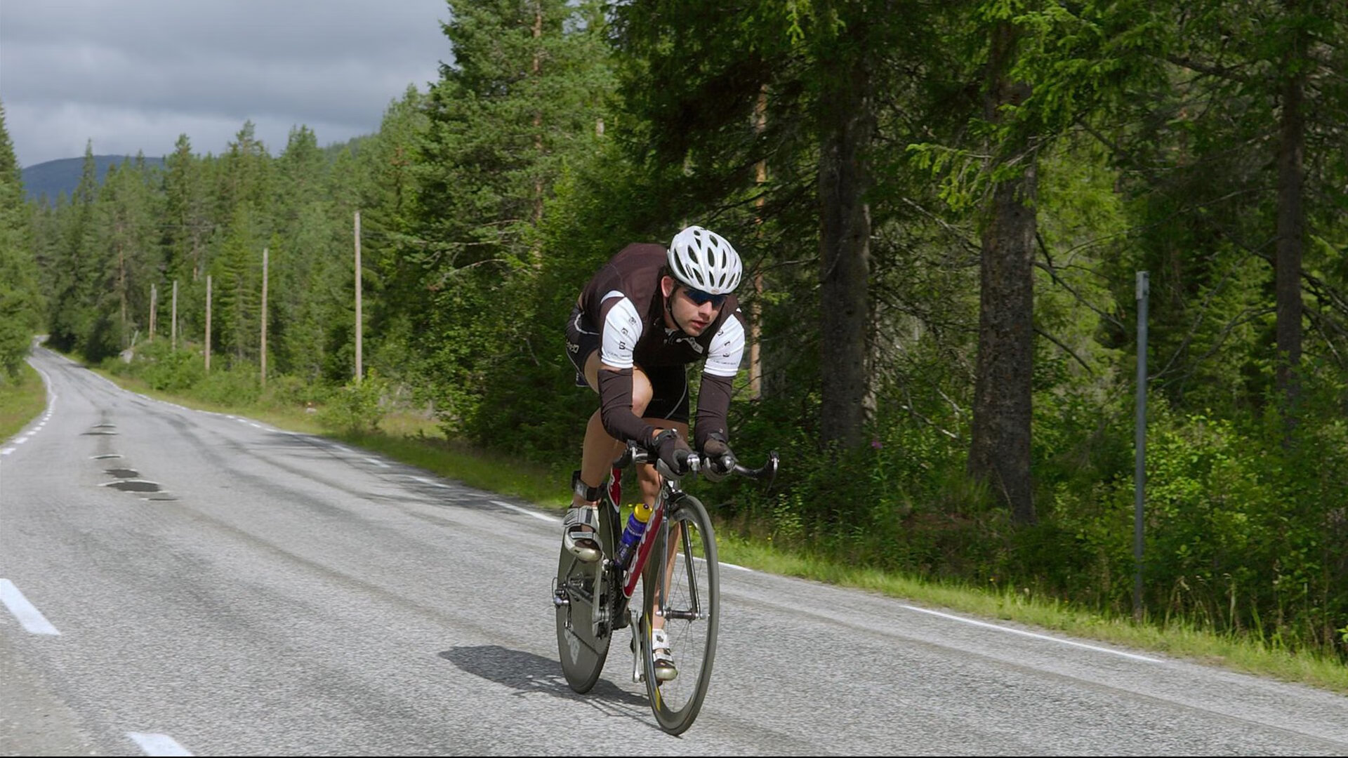 德甲球队集成AI视频分析系统定位中后场传接失误规律，德甲转播技术